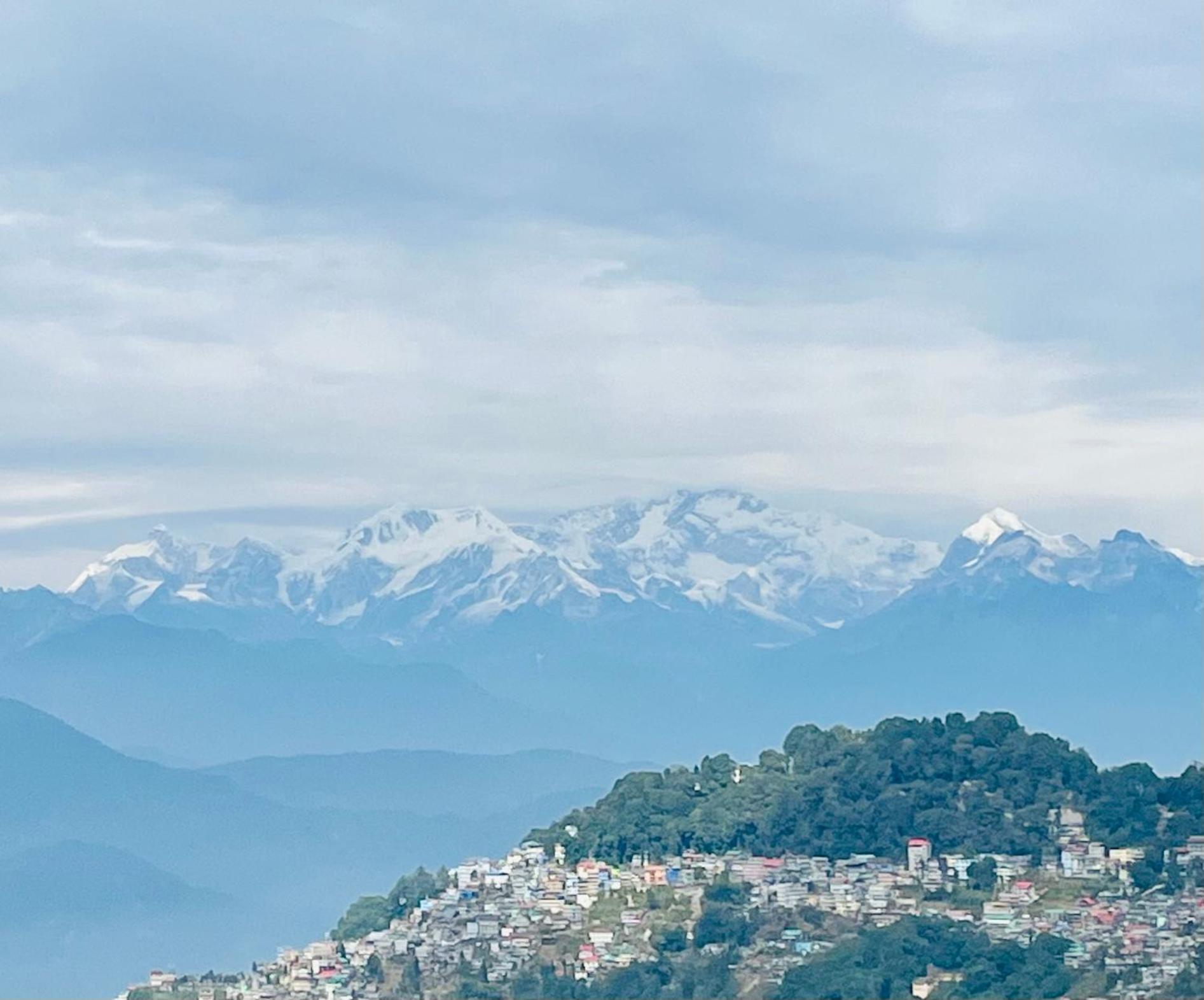 Отель Himalayan Gorkha Retreat II Free Parking Дарджилинг Экстерьер фото