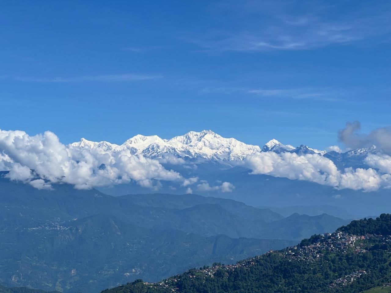 Отель Himalayan Gorkha Retreat II Free Parking Дарджилинг Экстерьер фото