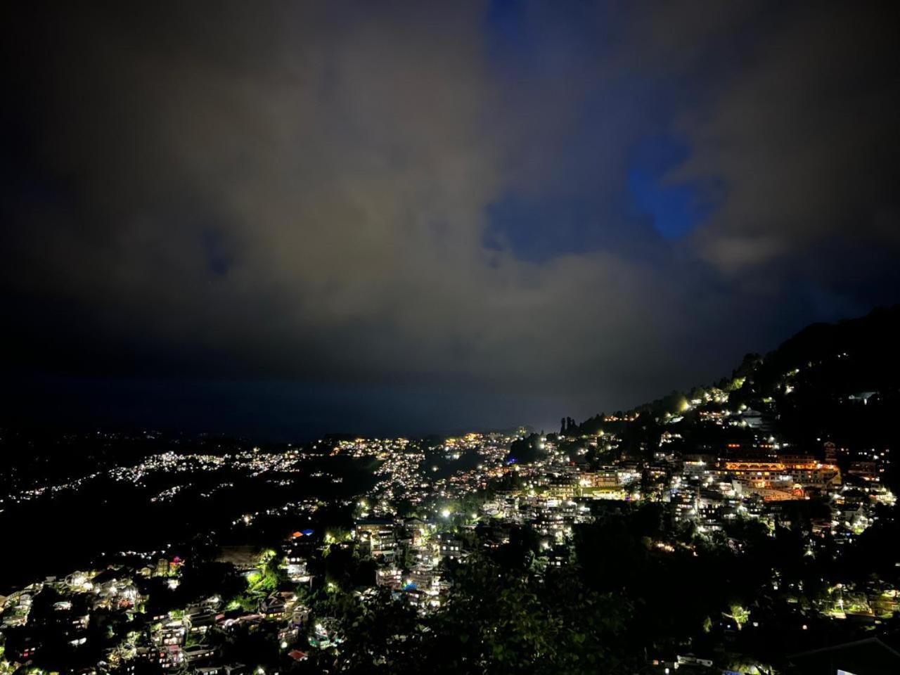 Отель Himalayan Gorkha Retreat II Free Parking Дарджилинг Экстерьер фото