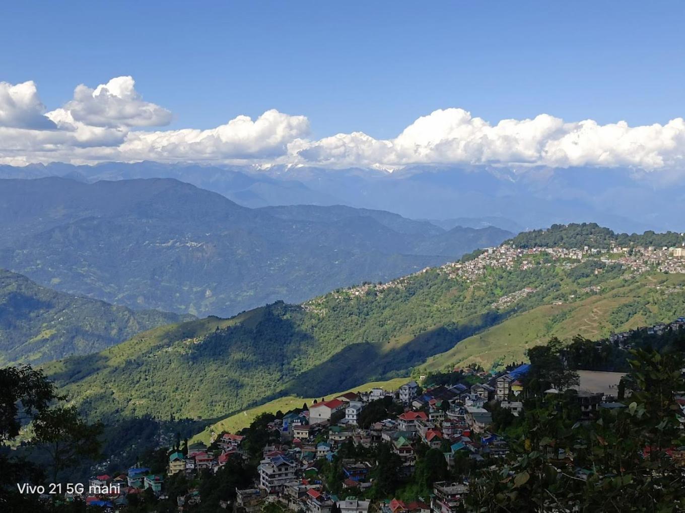 Отель Himalayan Gorkha Retreat II Free Parking Дарджилинг Экстерьер фото