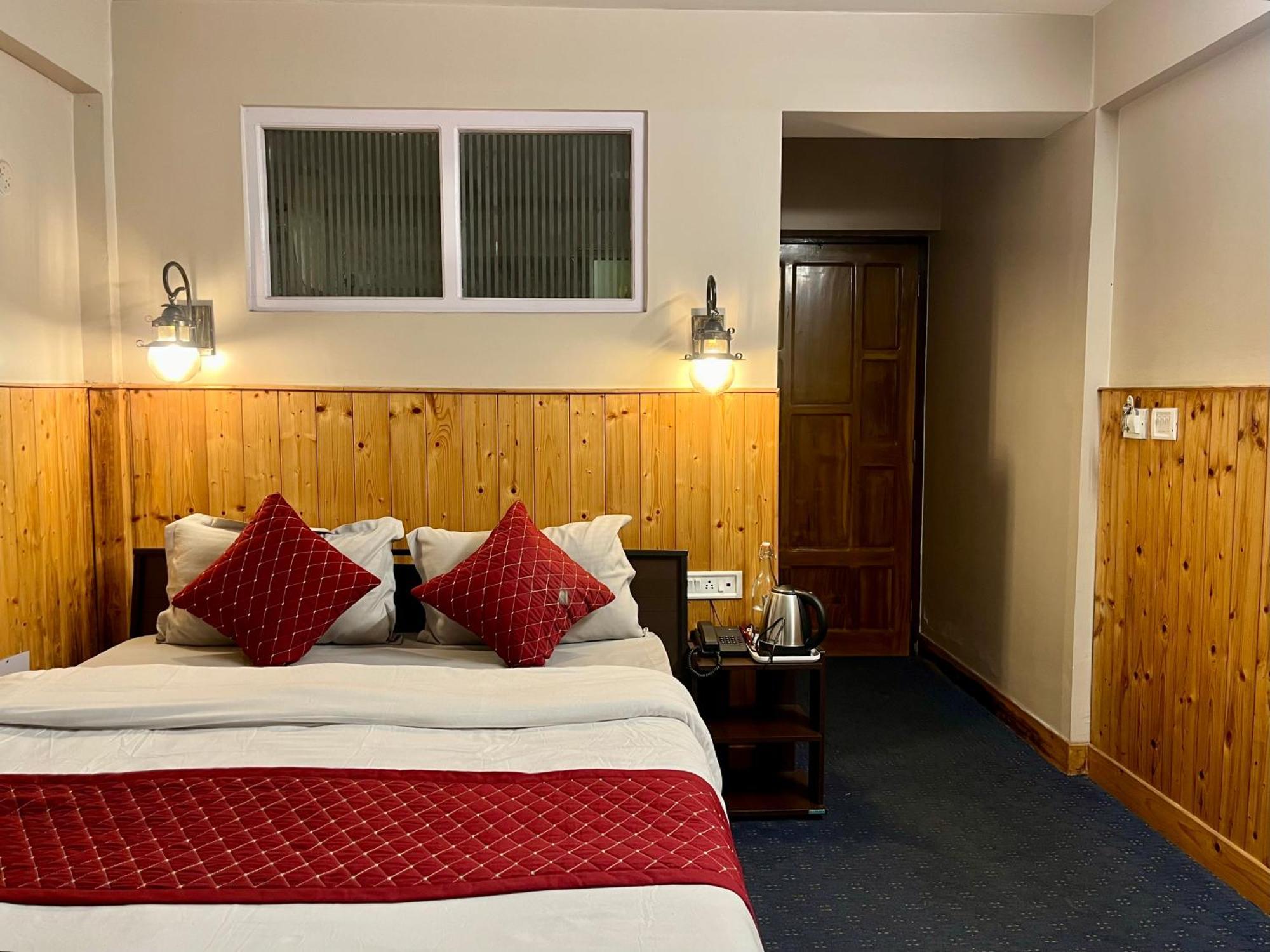 Отель Himalayan Gorkha Retreat II Free Parking Дарджилинг Экстерьер фото