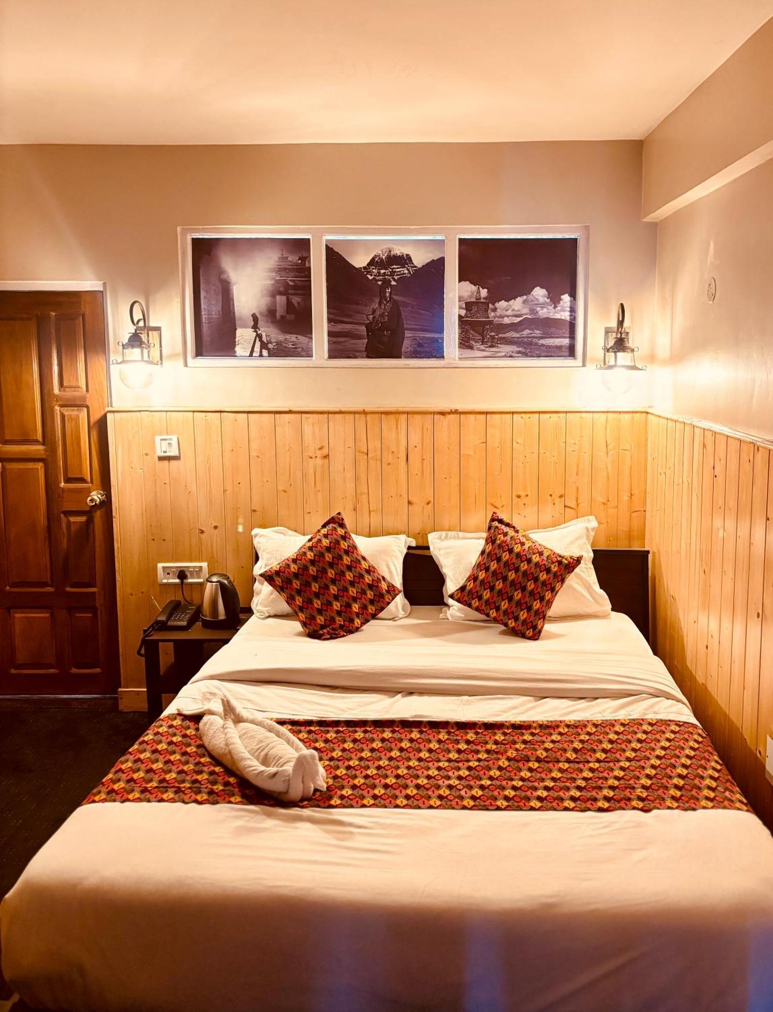 Отель Himalayan Gorkha Retreat II Free Parking Дарджилинг Экстерьер фото