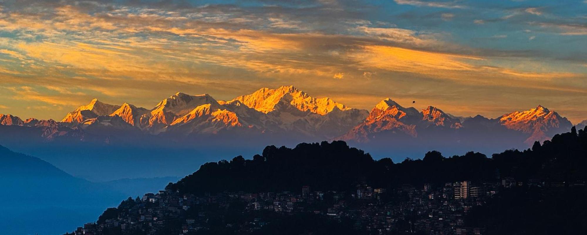 Отель Himalayan Gorkha Retreat II Free Parking Дарджилинг Экстерьер фото