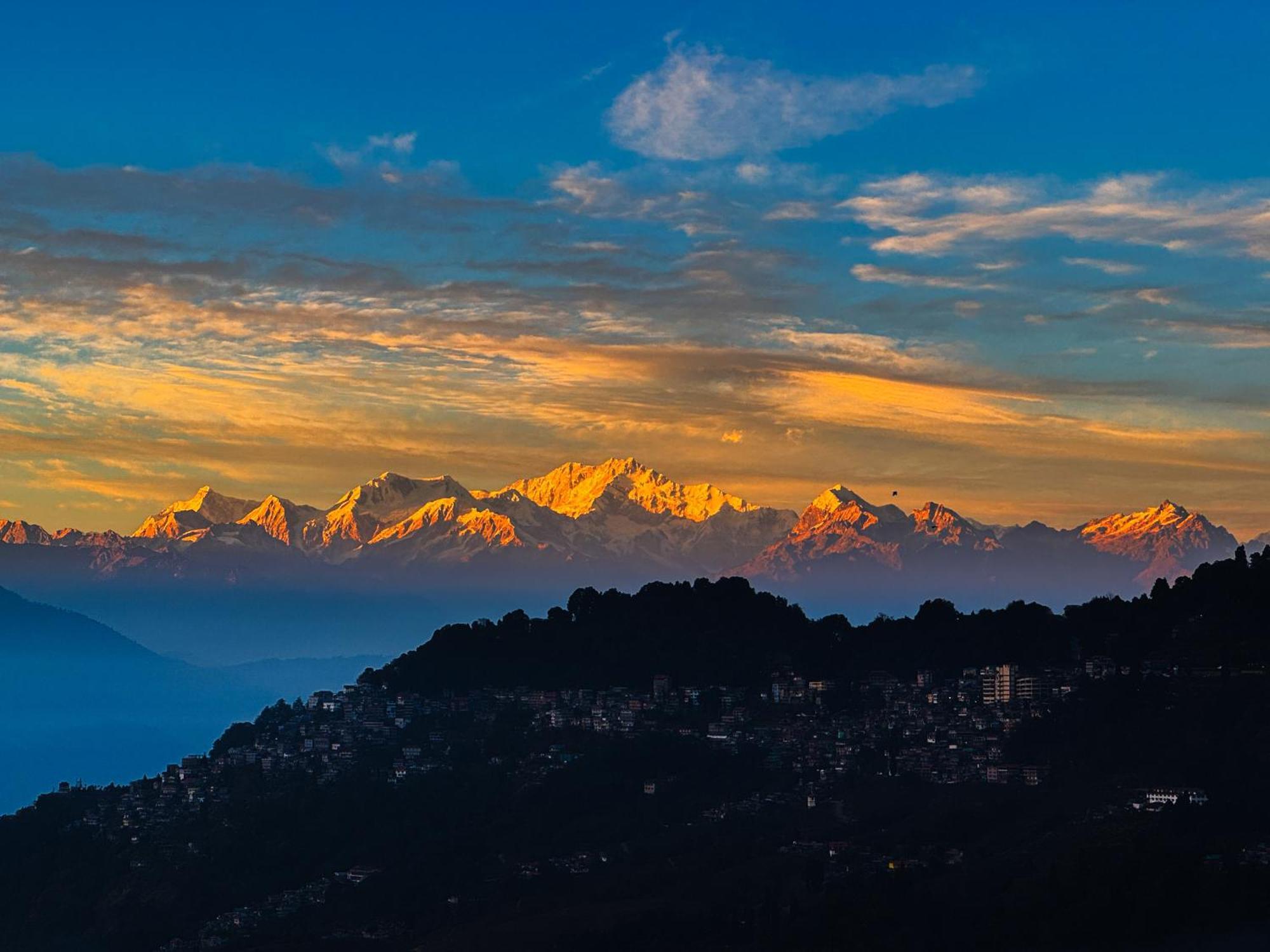 Отель Himalayan Gorkha Retreat II Free Parking Дарджилинг Экстерьер фото