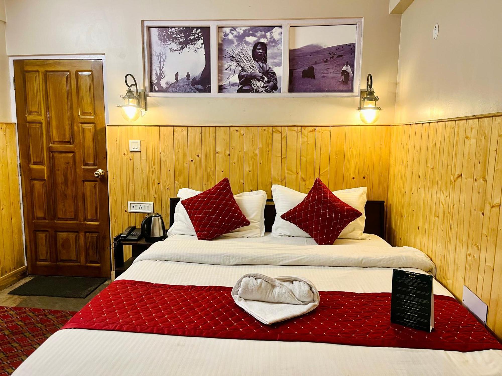 Отель Himalayan Gorkha Retreat II Free Parking Дарджилинг Экстерьер фото