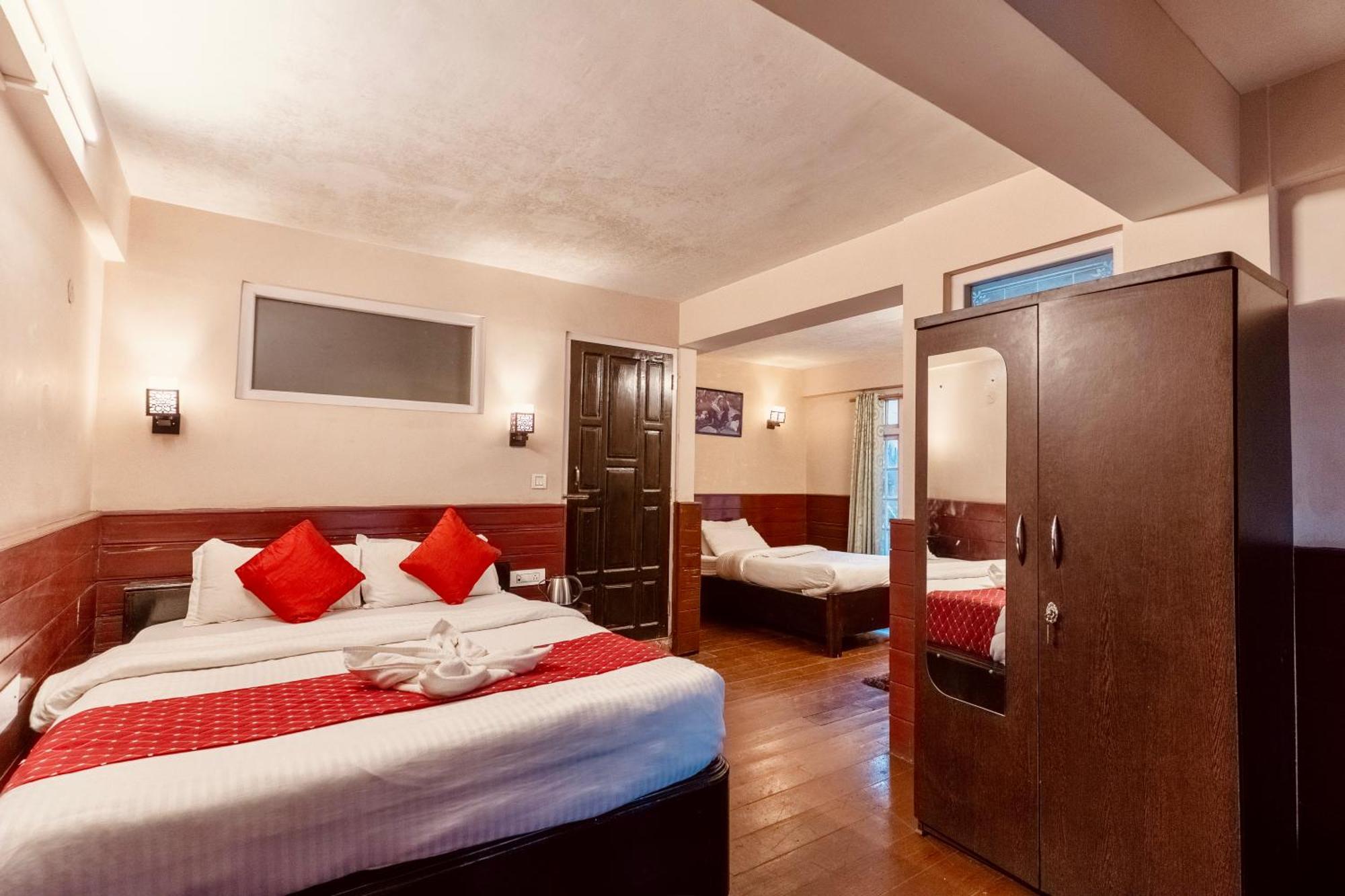 Отель Himalayan Gorkha Retreat II Free Parking Дарджилинг Экстерьер фото