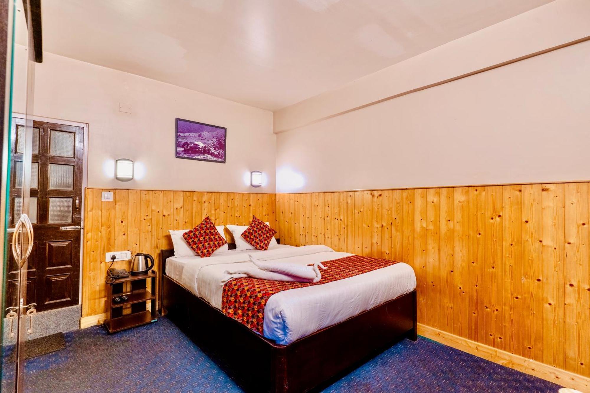Отель Himalayan Gorkha Retreat II Free Parking Дарджилинг Экстерьер фото