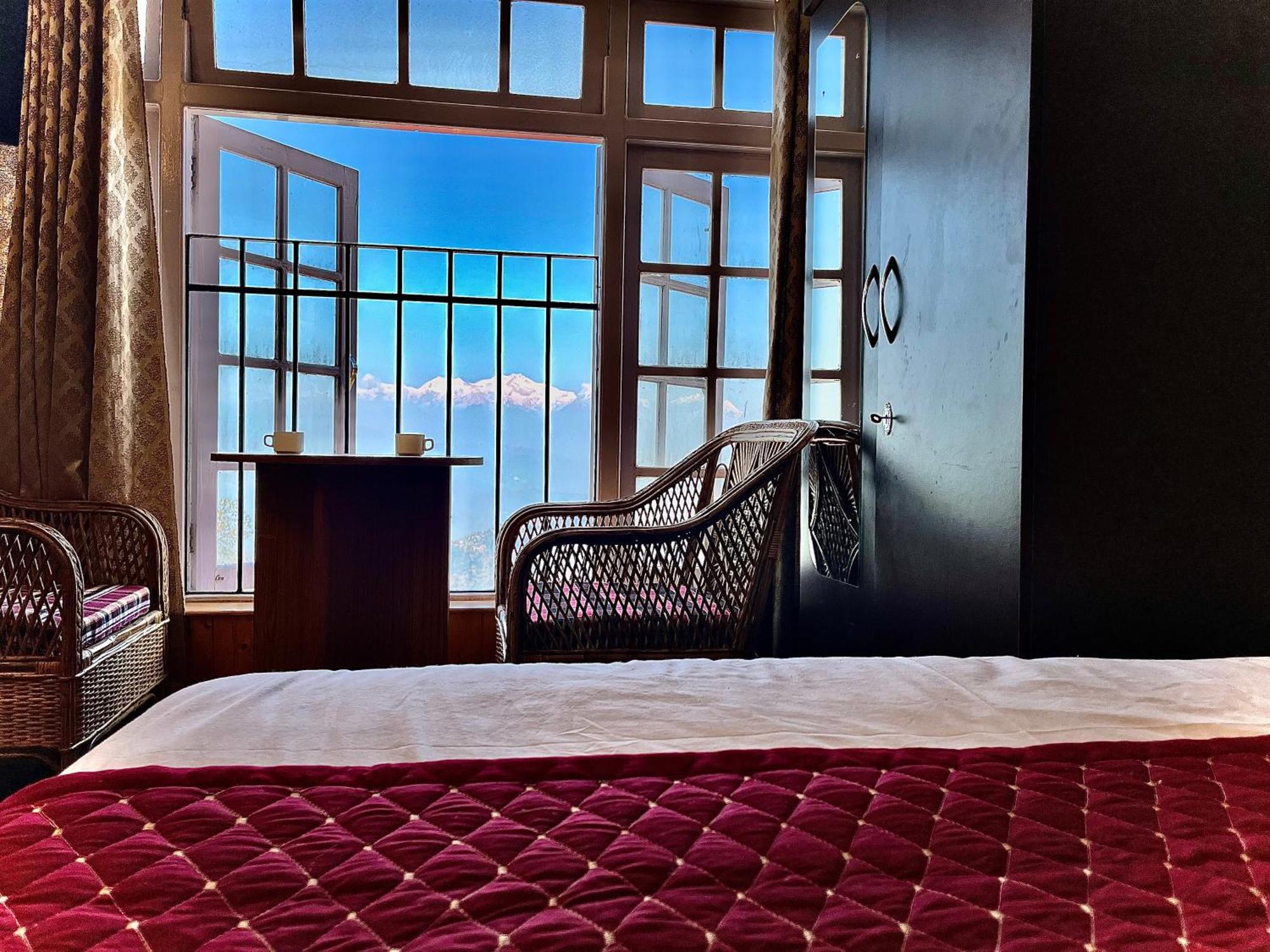 Отель Himalayan Gorkha Retreat II Free Parking Дарджилинг Экстерьер фото