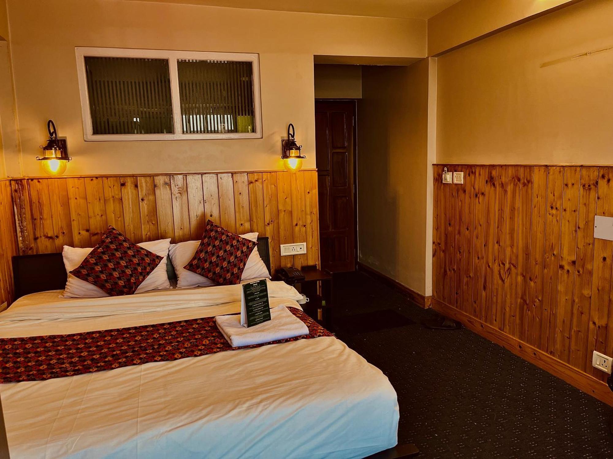 Отель Himalayan Gorkha Retreat II Free Parking Дарджилинг Экстерьер фото