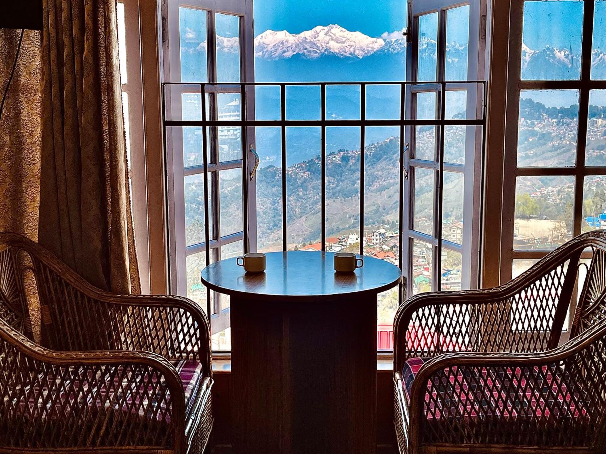 Отель Himalayan Gorkha Retreat II Free Parking Дарджилинг Экстерьер фото